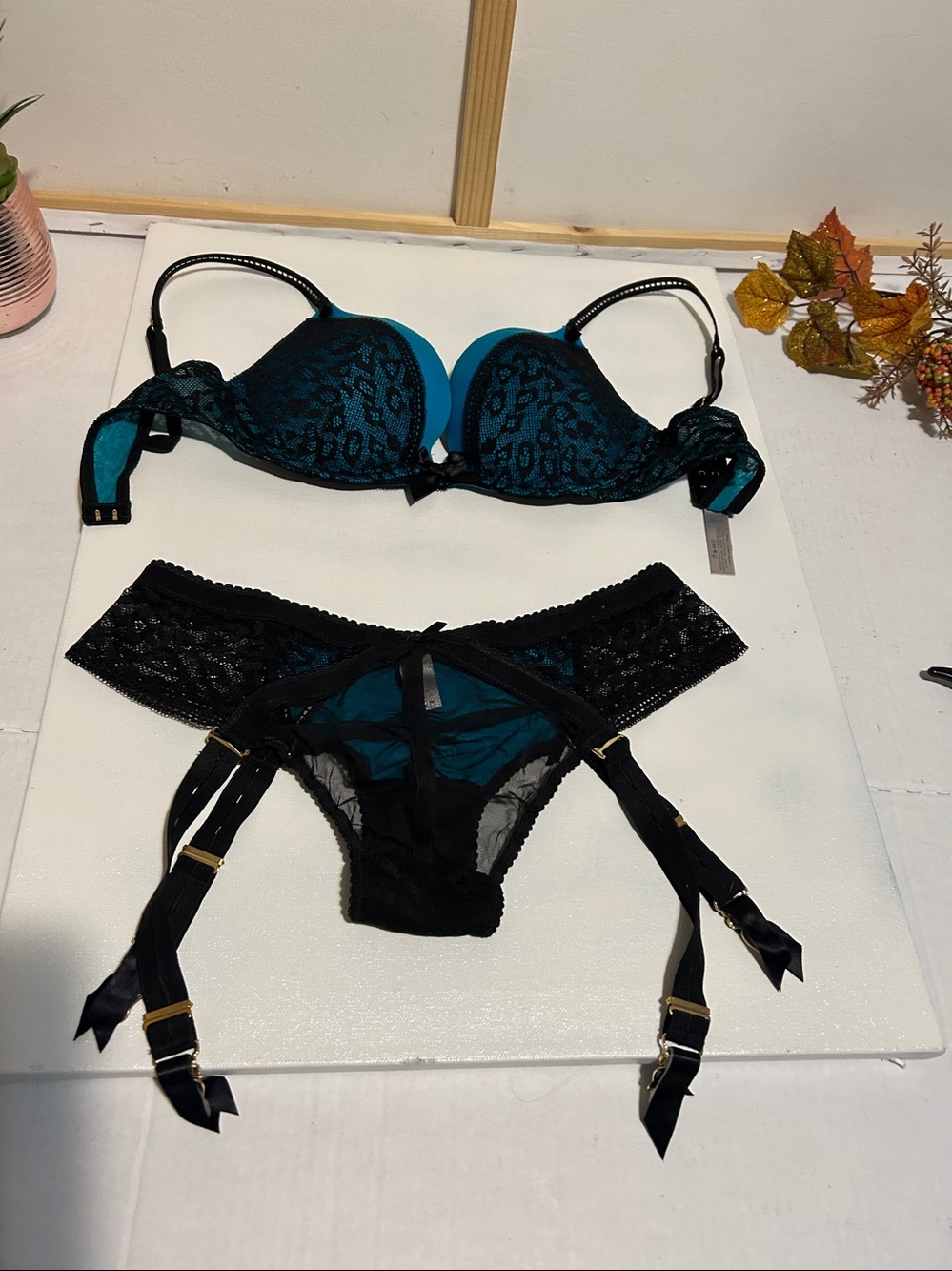 Victoria's Secret Teal and Black Lace Push-Up Bra with Garter Panty Set - Picture 5 of 6